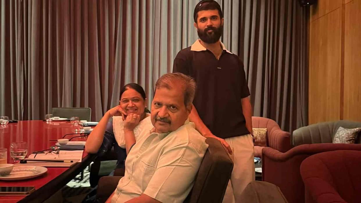 Vijay Deverakonda go out for dinner With parents shares photos says spend time with your mom dad and family