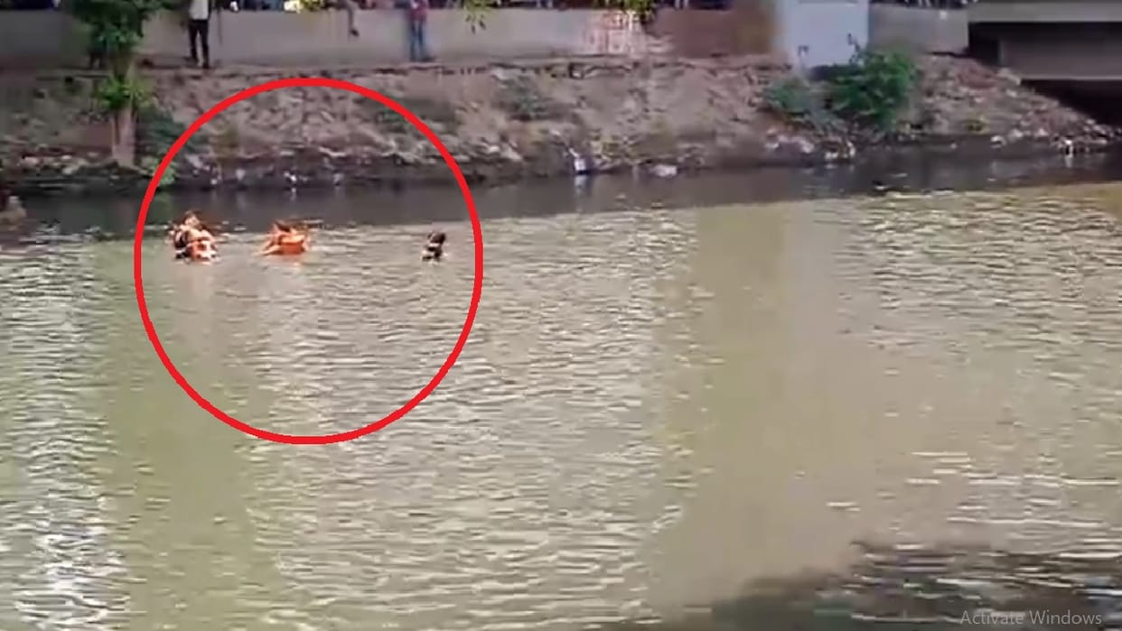 Traffic worker drowned while trying to save a girl who jumped into the Hindon river