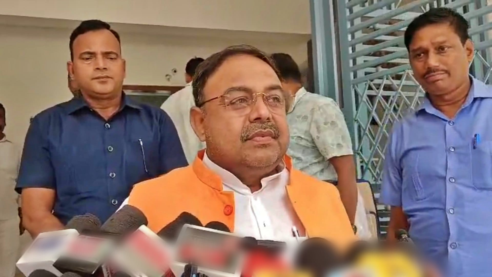 मंत्री संतोष सिंह तथा अन्य