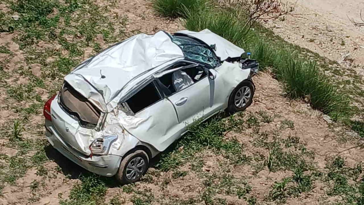 Car Accident in Ghansali Bhilangana fell into a ditch two brother died Tehri Garhwal Uttarakhand News