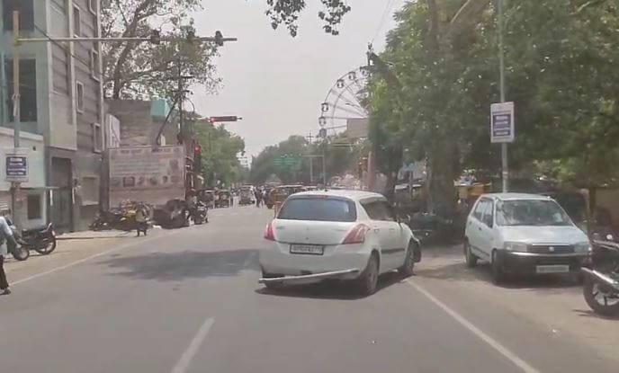youth tried to crush girl father with the car in shahjahanpur
