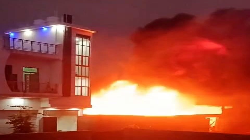 Fire broke out in furniture warehouse due to spark