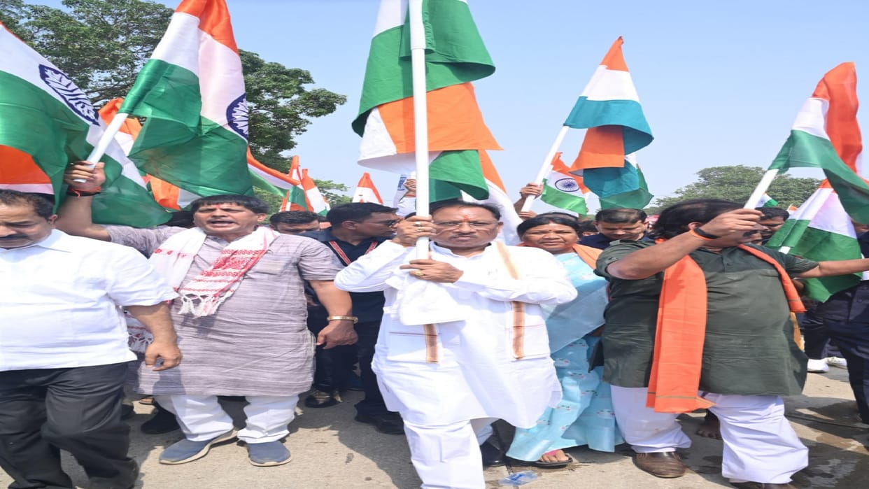 Tiranga Yatra took place in Charaidand: A large number of people joined CM Sai with tricolour in hand