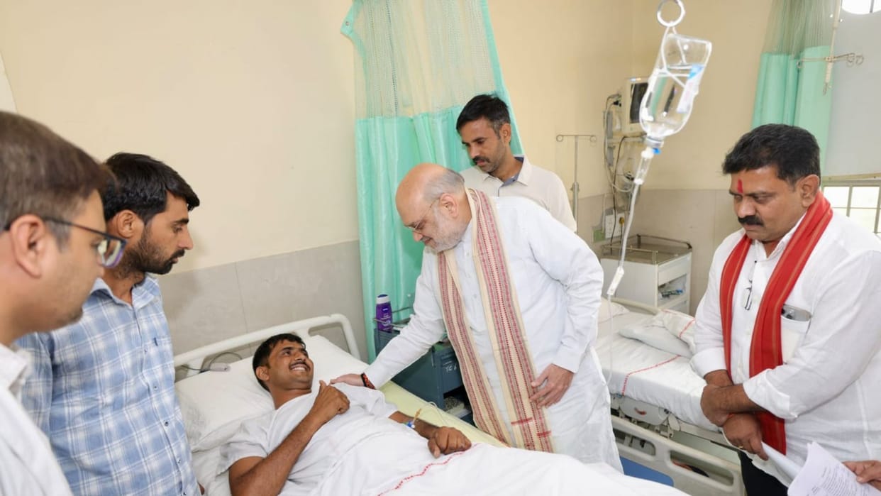 Rajasthan: Home Minister Shah met Krishna Gurjar who lost his leg while fighting Naxalites