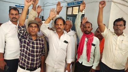 Samadhan Diwas DM ballia Divyangs and farmers accused him of chasing out of auditorium