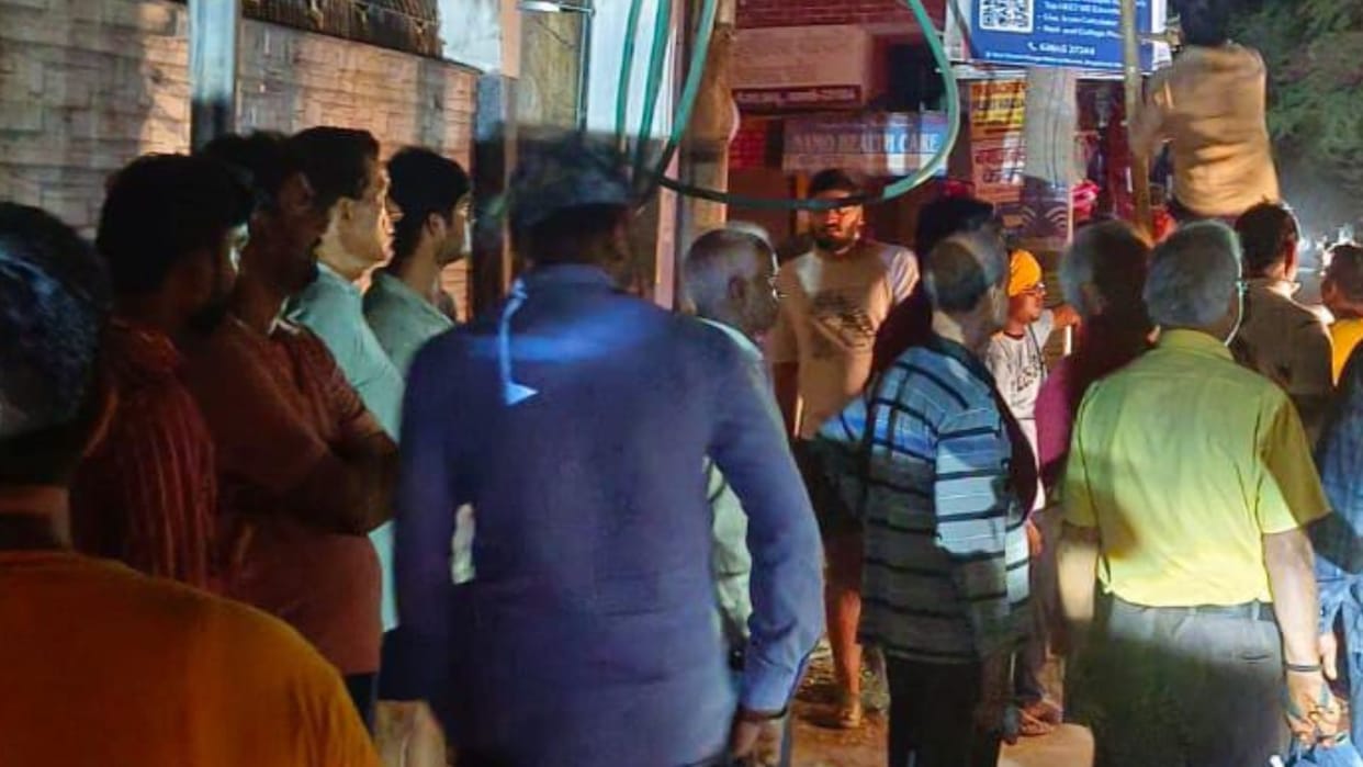 Power outage in Varanasi cut eight times in two hours tripping low voltage problem people came out streets