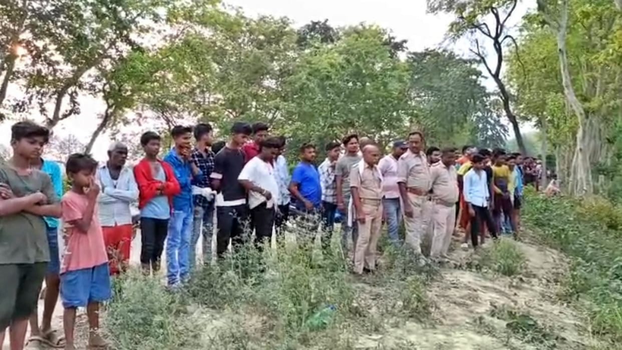 Madhubani News: 3 live bombs found hidden in a tobacco box on Kamla embankment, bomb squad defused them