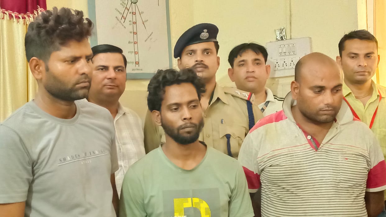 Three robbers arrested in trains they used to commit crimes using weapons