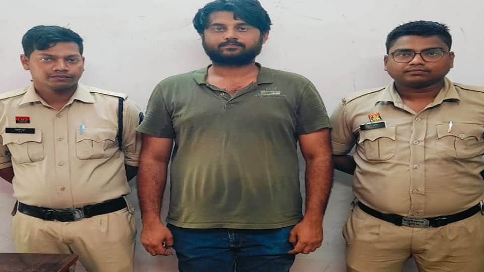 पुलिस की गिरफ्त में आरोपी