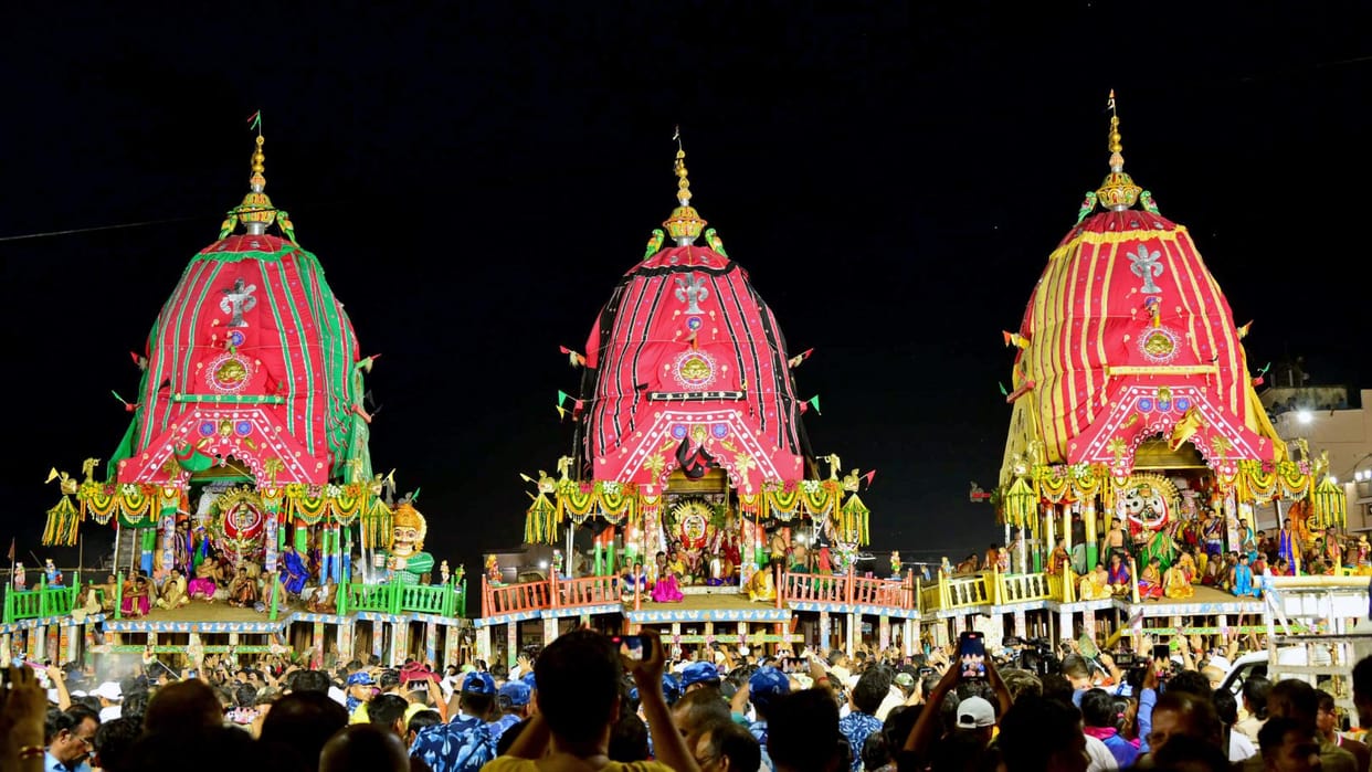 Puri Jagannath temple urges devotees not to consume 'Mahaprasad' on dining tables News In Hindi