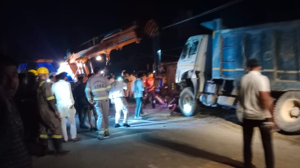 UP: An uncontrolled dumper overturned in Rampur, two people died after being crushed, chaos ensued... pictures