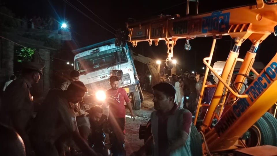 UP: An uncontrolled dumper overturned in Rampur, two people died after being crushed, chaos ensued... pictures
