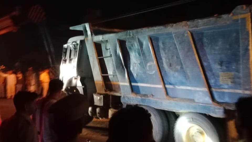 UP: An uncontrolled dumper overturned in Rampur, two people died after being crushed, chaos ensued... pictures