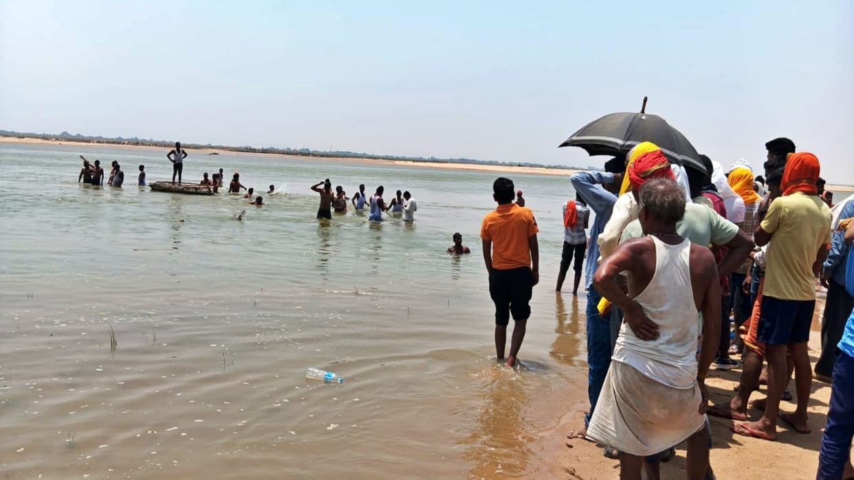 Rohtas 3 including father and son drowned while bathing in Son river one body recovered search for 2 continues
