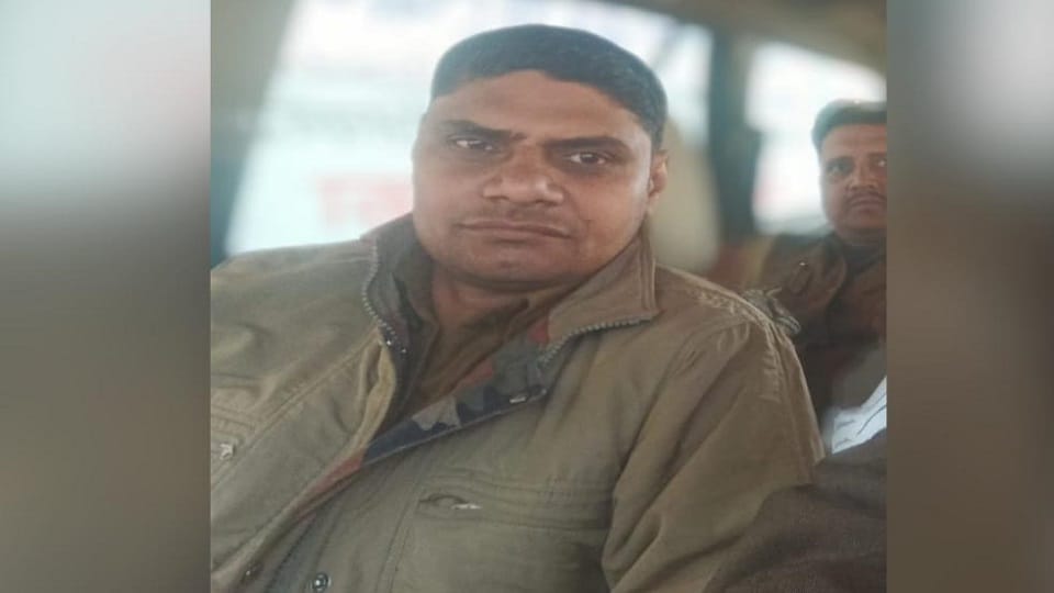 Bijnor: Constable Manoj lost his life when he went to save the miscreants who opened fire, see the live video