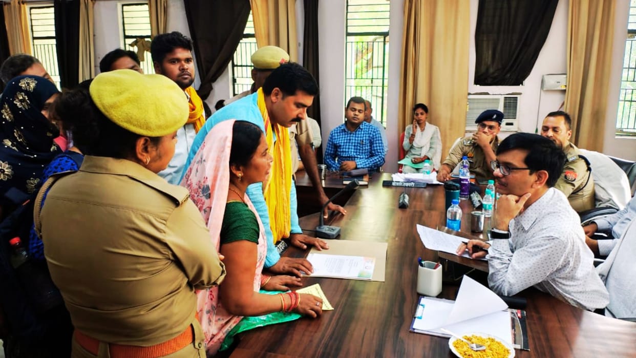 Samadhan Diwas DM ballia Divyangs and farmers accused him of chasing out of auditorium