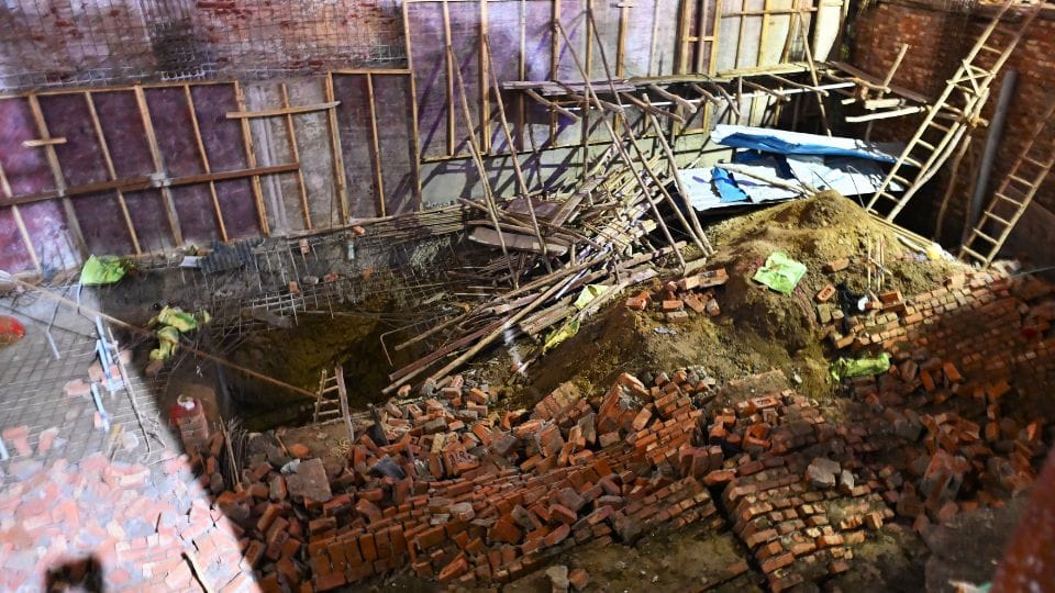 An under-construction building collapsed in Delhi Paharganj area