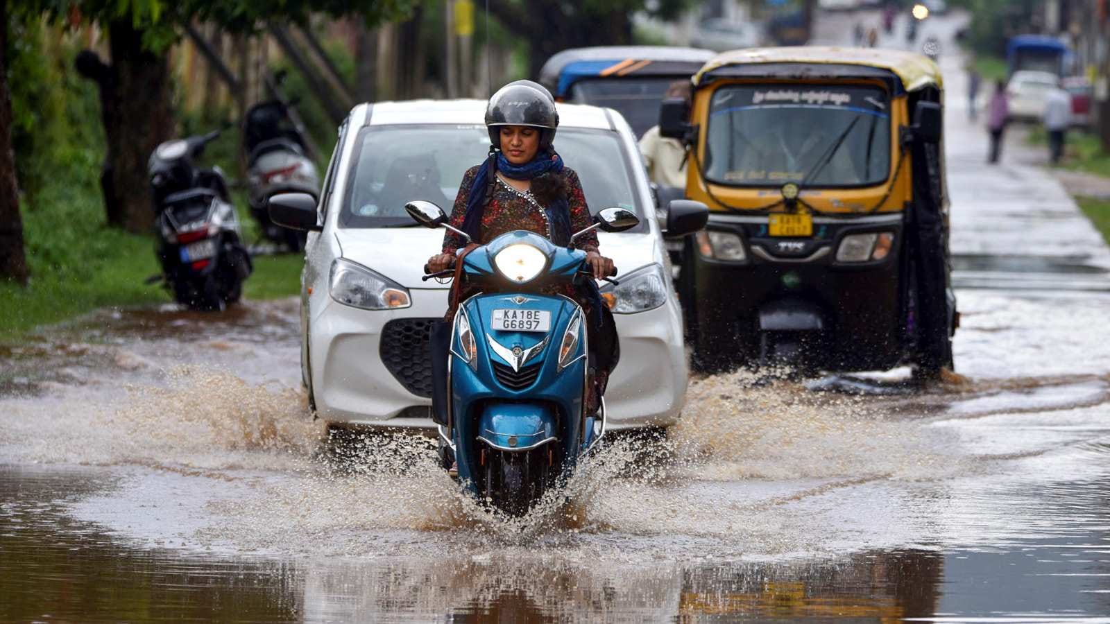 Weather Updates IMD Rainfall news Temperature surging Heatwave Alert Jammu UP Rajasthan MP lightning in Odish
