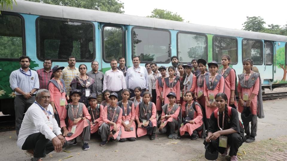 Vistadome train service started in UP you can enjoy jungle safari from Katarniaghat to Dudhwa Tiger Reserve