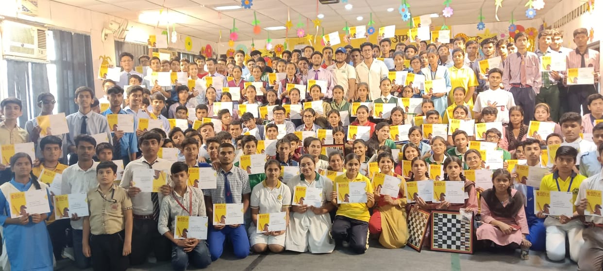 Amar Ujala Chess Competition: Players showed their strength, faces lit up on receiving prizes