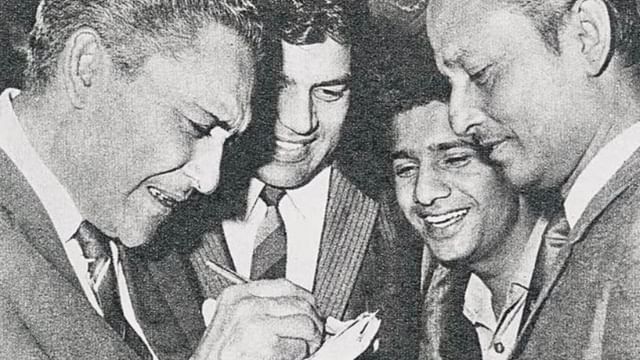 Dharmendra shares picture with late actor Ashok Kumar and takes autograph