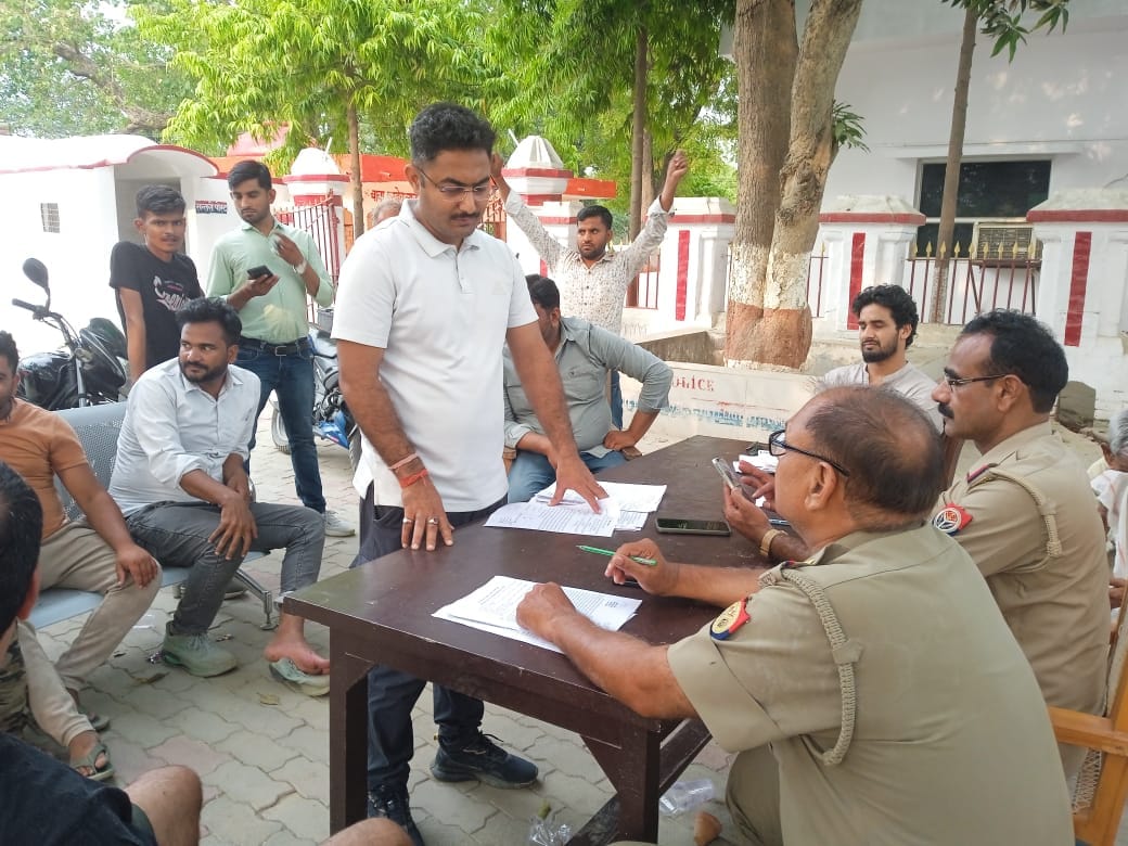 Barabanki: Villagers chased and beat up JE and four employees.