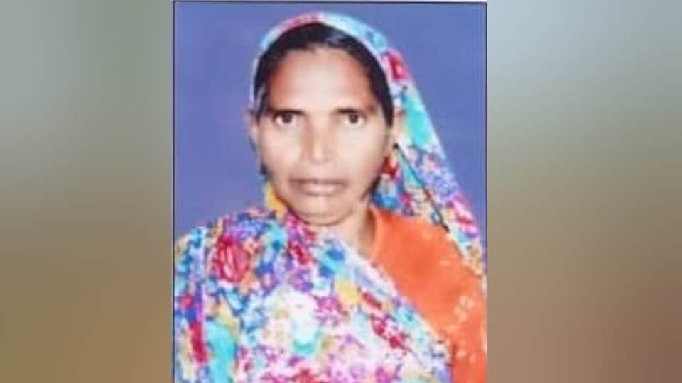 Woman murdered by slitting her throat in Bareilly see photos