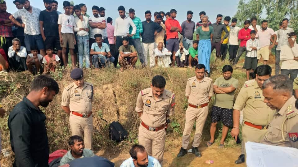 Woman murdered by slitting her throat in Bareilly see photos