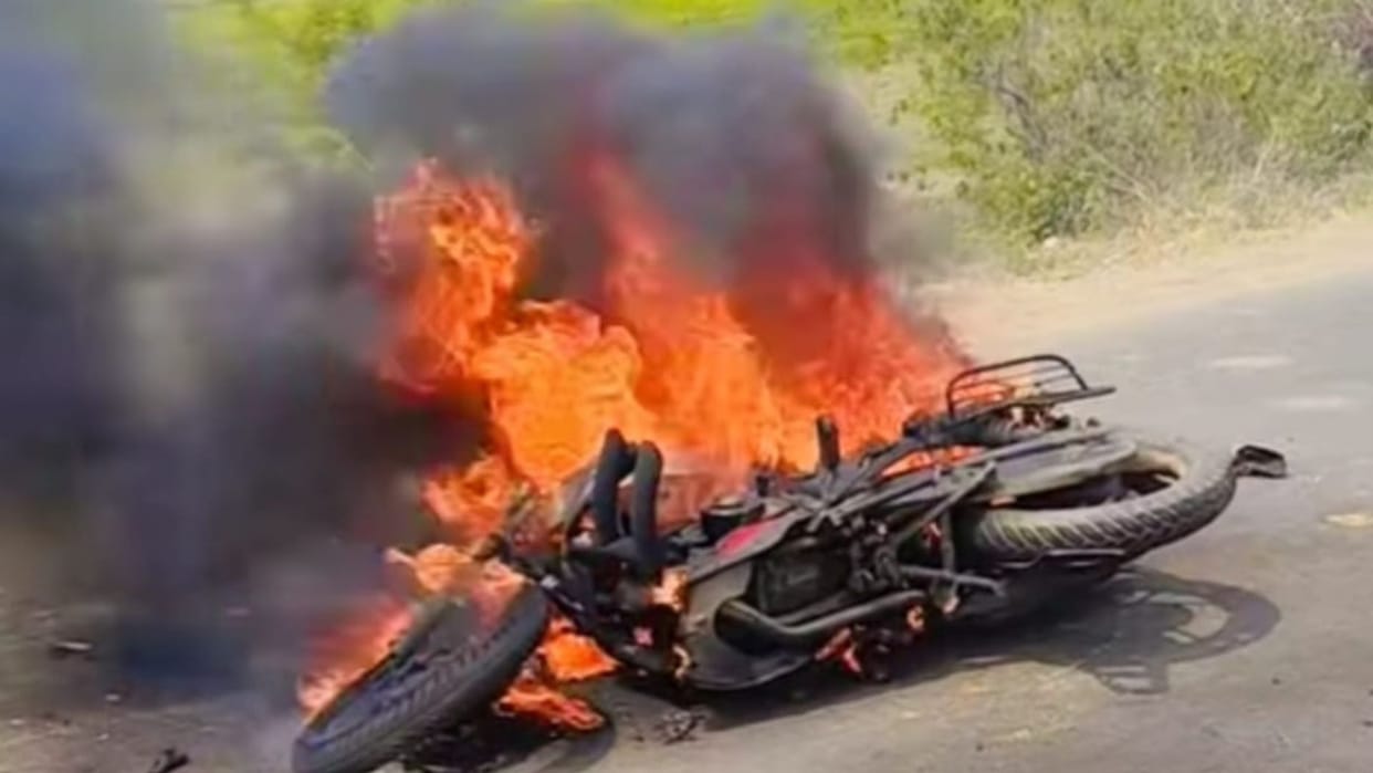 Bihar news: Bike rider dies tragically in collision between bike and JCB
