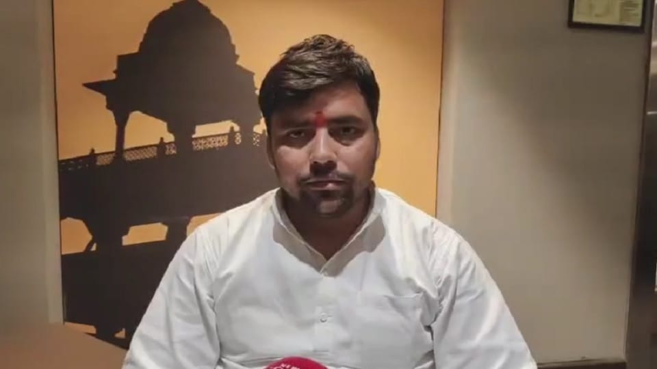 Muzaffarnagar: Announcement of giving Rs 5 lakh to the person who beheaded Rakesh Tikait, BKU angry