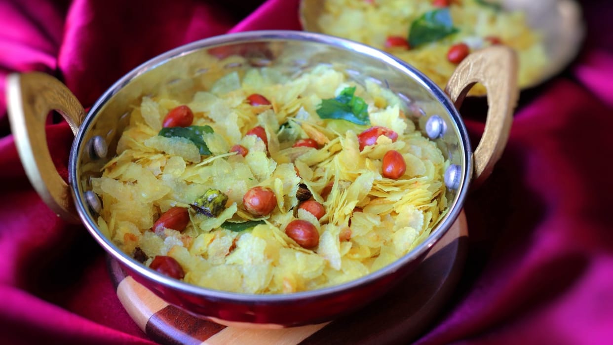 Easy Bihar Style Chura Namkeen Recipe that lasts for days Chura namkeen kaise banayein jaane aasan vidhi