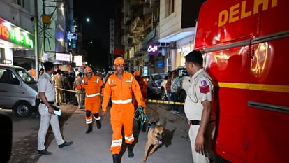 Three people died due to the collapse of the basement wall of a hotel under construction in Paharganj