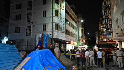 Three people died due to the collapse of the basement wall of a hotel under construction in Paharganj