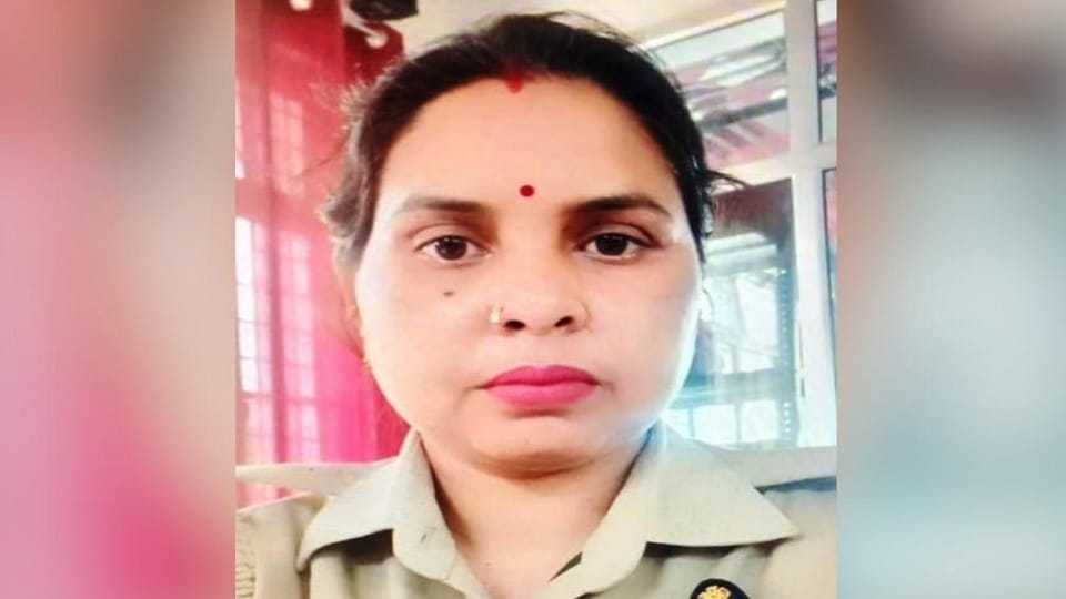 Meerut: Car collides with divider, crosses railing, female head constable dies, husband, two children injured