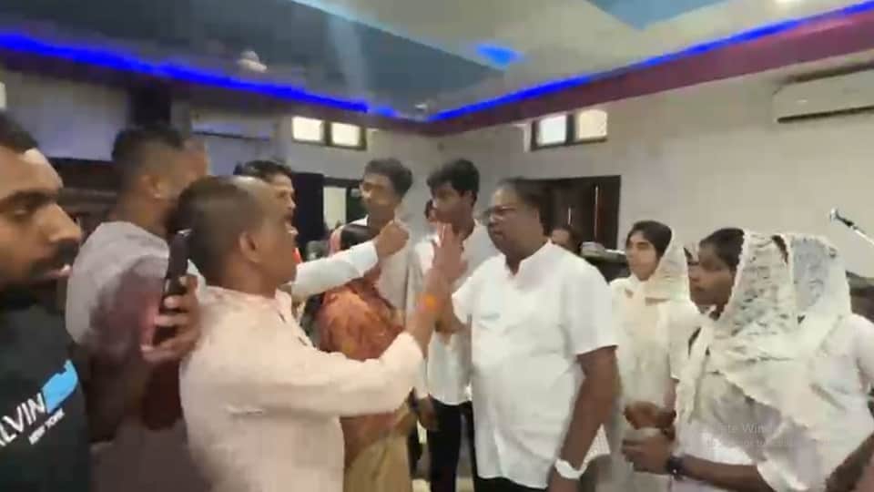 हिंदू संगठनों किया विरोध