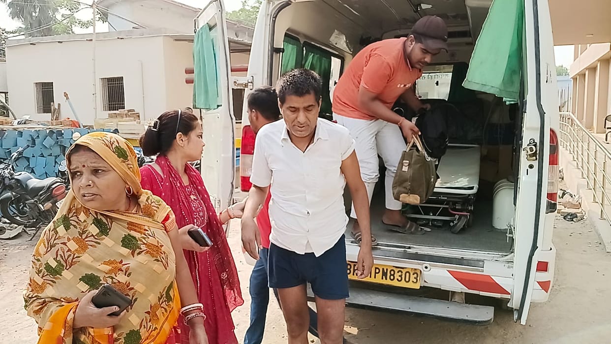 Bihar Accident: Four people seriously injured as high-speed auto overturns
