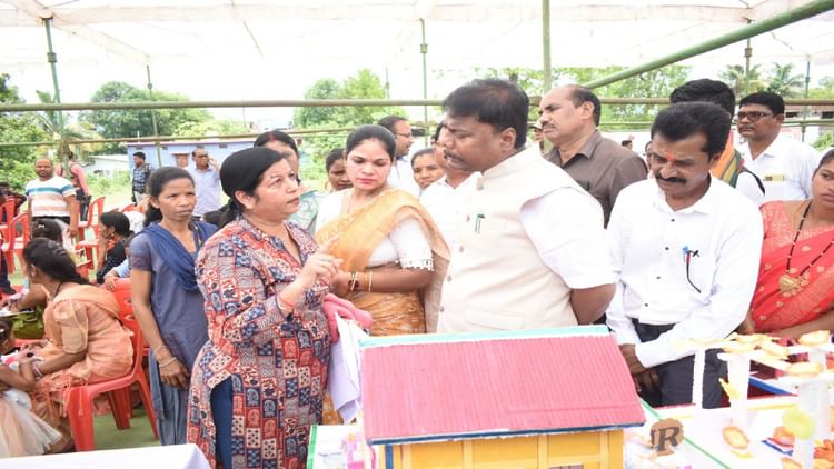 Chhattisgarh News: मंत्री केदार कश्यप ने बीजापुर में आयोजित समाधान शिविर का किया औचक निरीक्षण