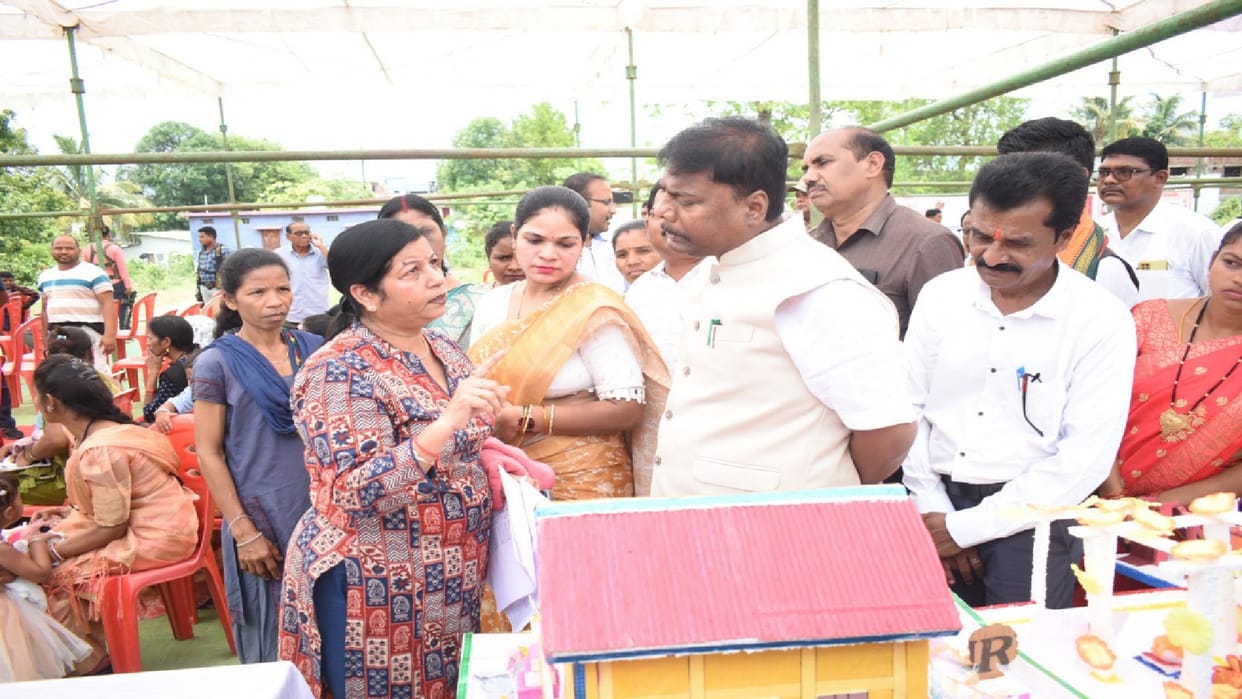 Minister Kedar Kashyap did a surprise inspection of the solution camp organized in Bijapur