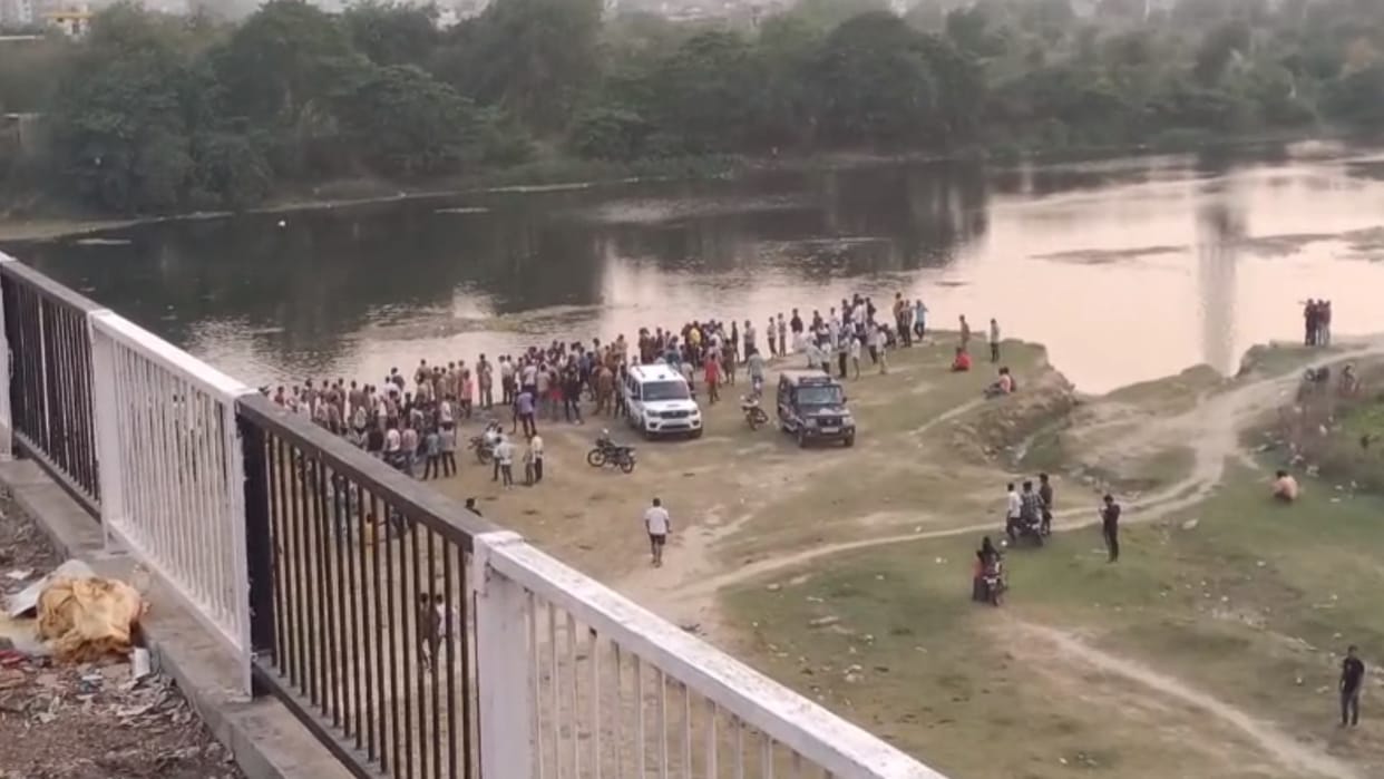 Lucknow: Three youths drowned in Gomti river in Madiyanv, search operation contonue.