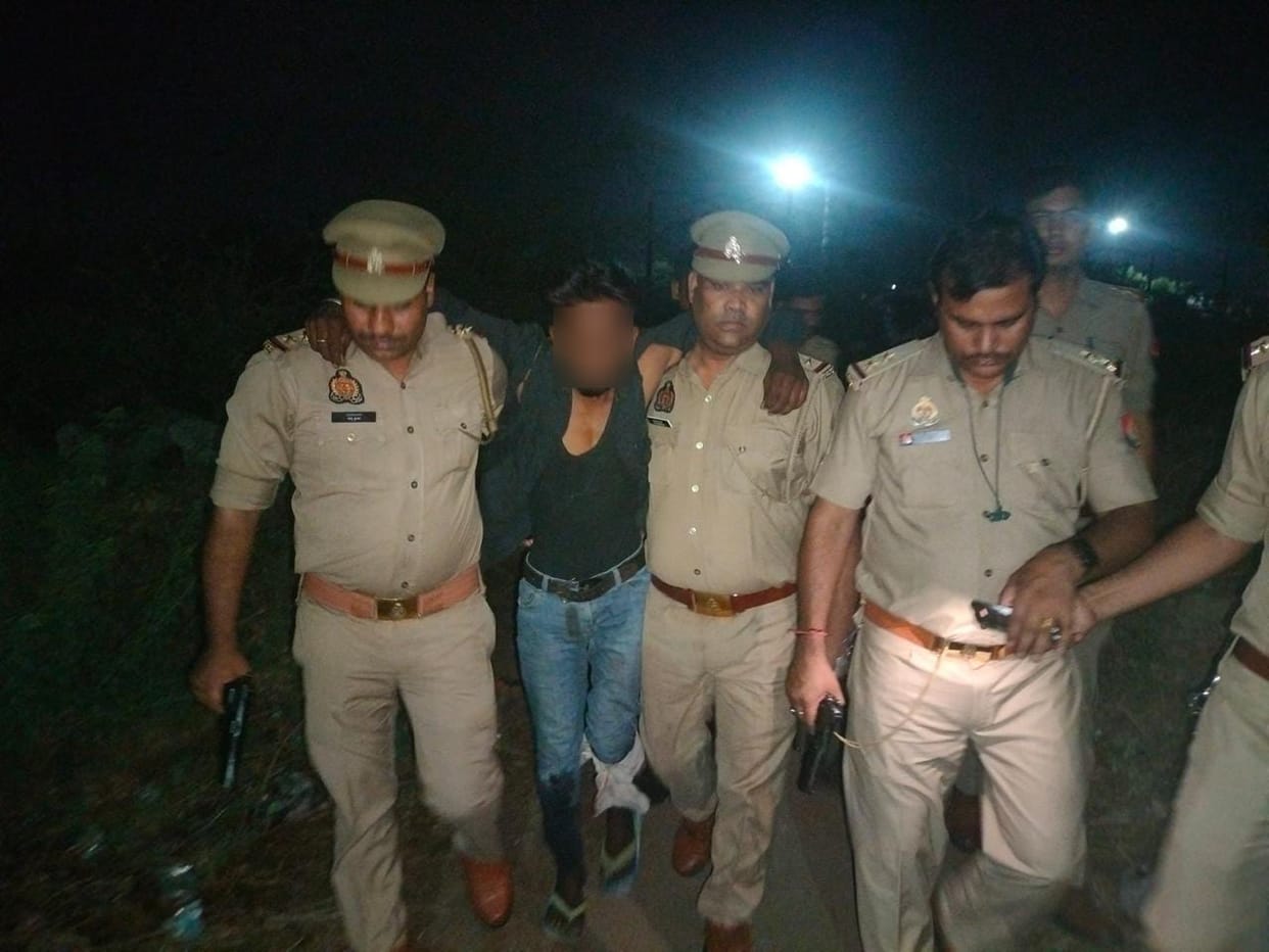 Mobile robbers opened fire Police taught them lesson