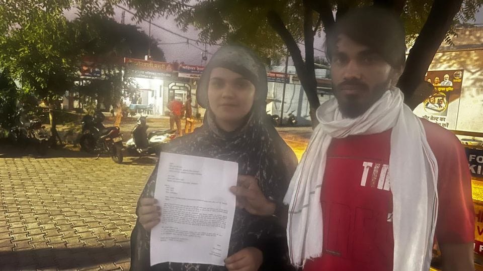 newly married couple gave a complaint letter to their family and requested police for protection In Ghaziabad
