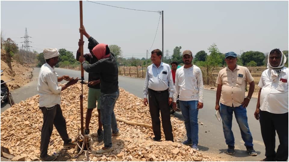 News Impact in Maihar hand pump installed in the middle of road removed