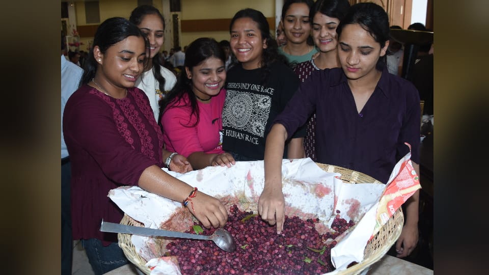 Uttarakhand Former CM Harish Rawat gave Kafal Party and Praise Indian army for Operation Sindoor