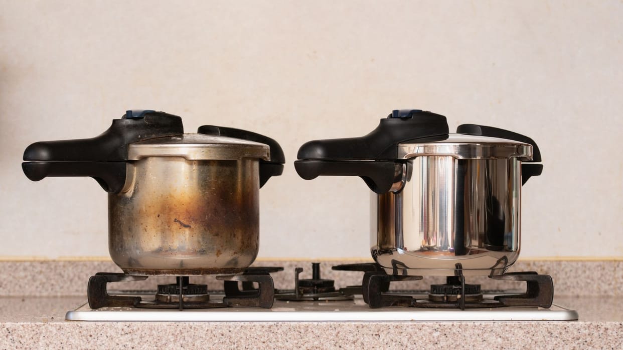 How to clean burnt cooker Follow these easy tips and tricks jale hue cooker kaise saaf karen jaane tareeka