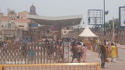 अयोध्या: राम मंदिर में घटे 50 फीसदी श्रद्धालु, बिगड़ी रामनगरी की अर्थव्यवस्था; खाली हुए होटल-गेस्ट हाउस Ayodhya: 50% devotees visiting Ram Mandir reduced, Ramnagari's economy deteriorated; Hotels and guest houses a