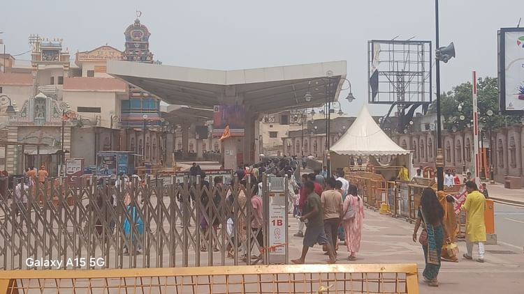 अयोध्या: राम मंदिर में घटे 50 फीसदी श्रद्धालु, बिगड़ी रामनगरी की अर्थव्यवस्था; खाली हुए होटल-गेस्ट हाउस