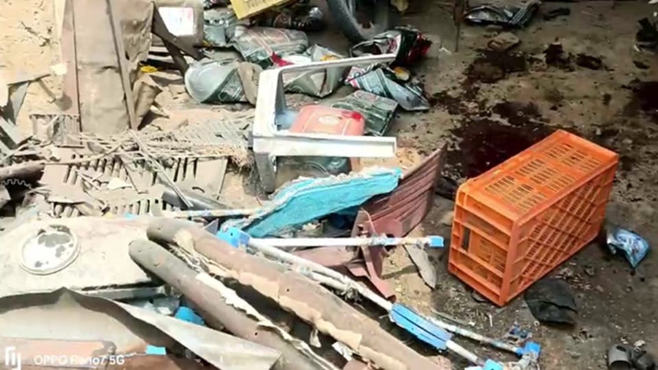 UP: Explosion in a junk shop in Rampur, laborer dies, sound heard for several kilometers