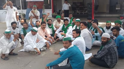 Muzaffarnagar: Announcement of giving Rs 5 lakh to the person who beheaded Rakesh Tikait, BKU angry