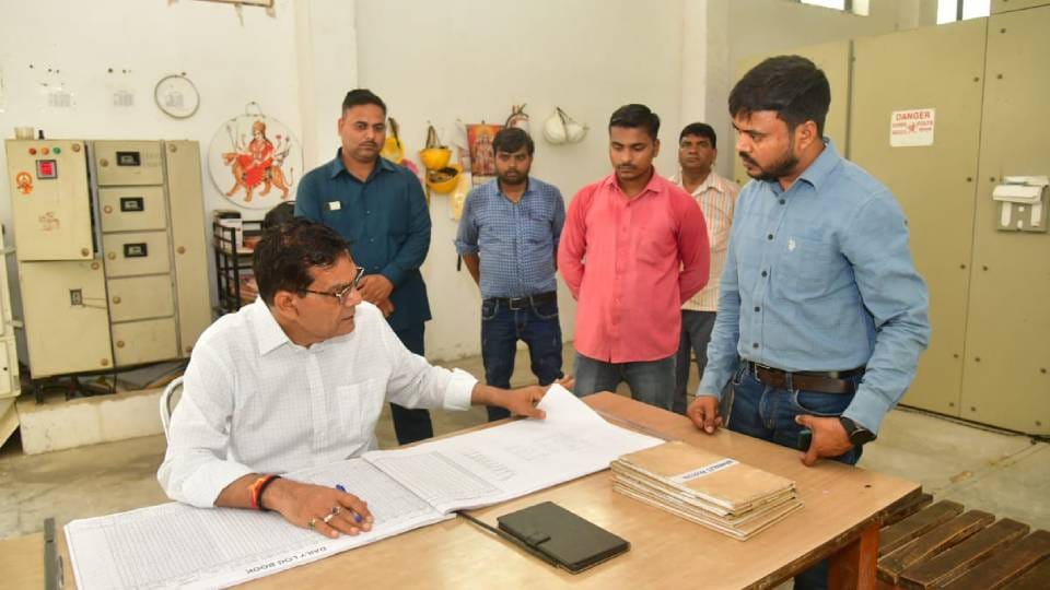 Minister AK Sharma inspected CG City substation in Lucknow said there should be no unnecessary power cuts