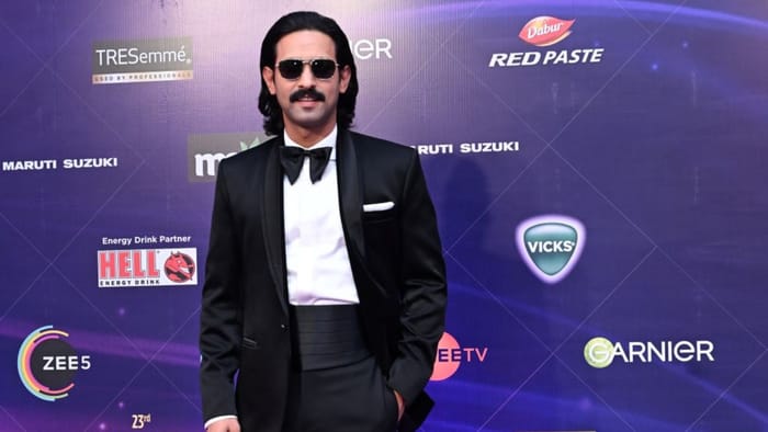 Rasha Thadani Ananya Pandey shine in sari amongst western style dresses heroines during zee cine awards 2025